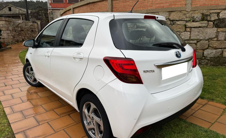 TOYOTA Yaris HIBRIDO