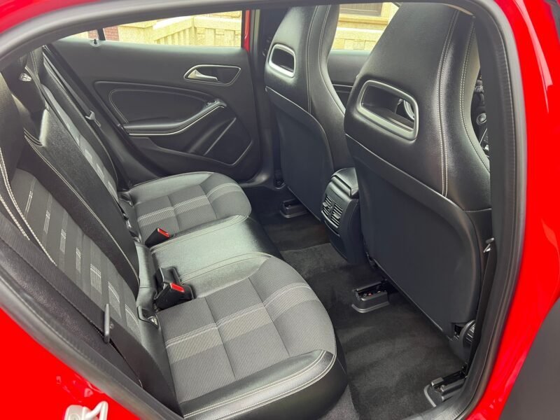 MERCEDES-BENZ GLA 200