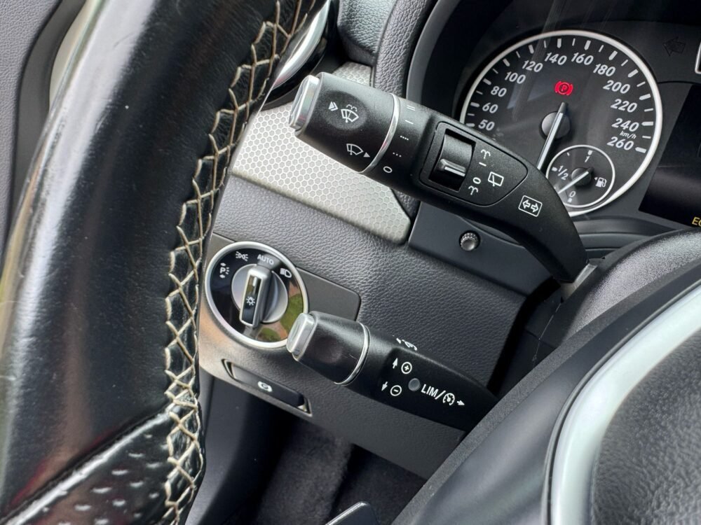 MERCEDES-BENZ CLASE B 180