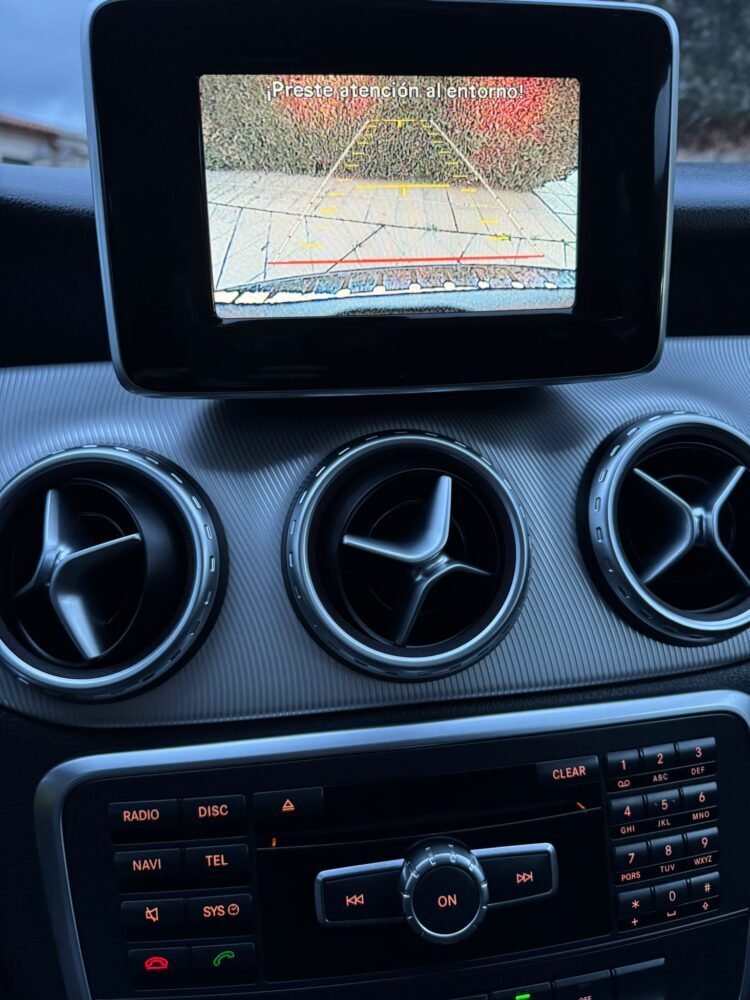 MERCEDES-BENZ GLA 200