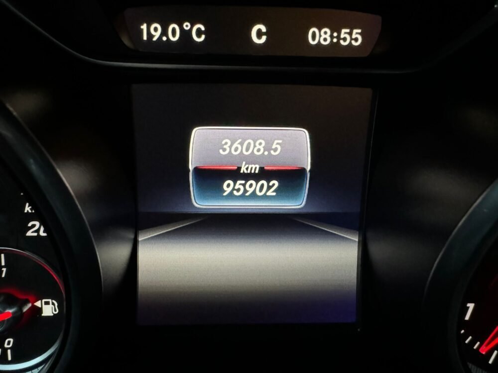 MERCEDES-BENZ CLASE A 200 AMG