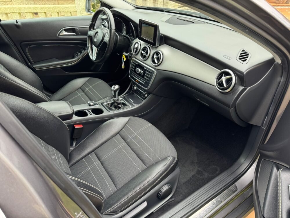 MERCEDES-BENZ GLA 200