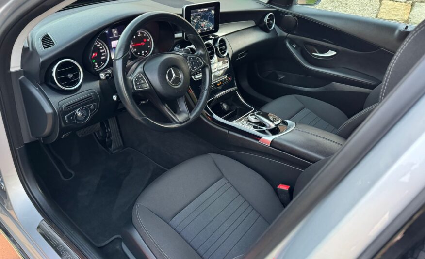 MERCEDES-BENZ C220