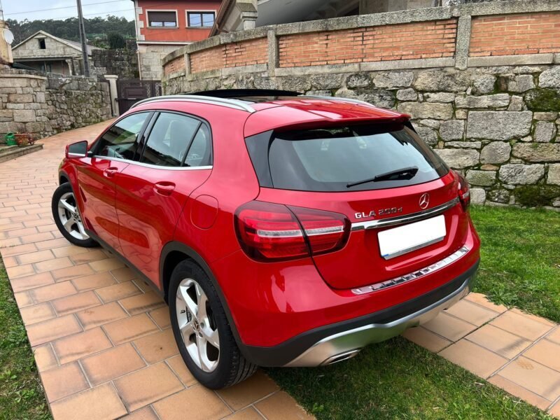 MERCEDES-BENZ GLA 200