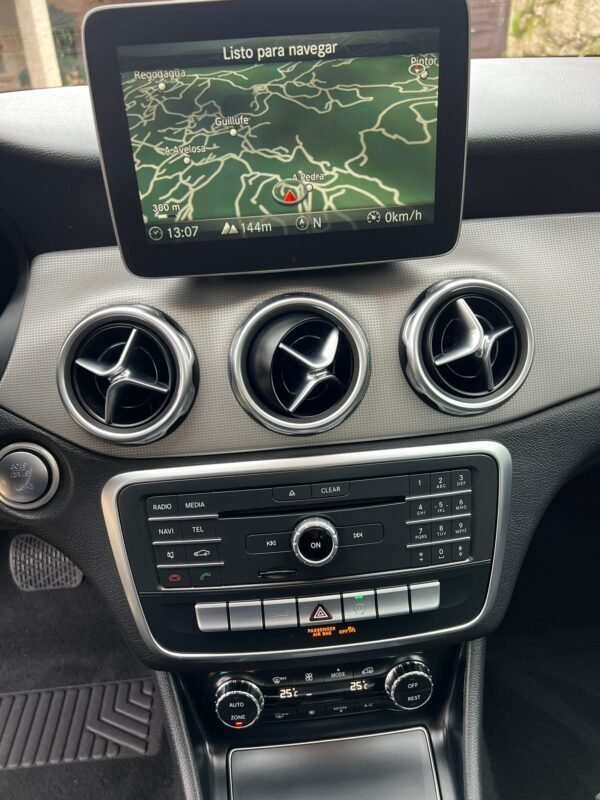 MERCEDES-BENZ GLA 200