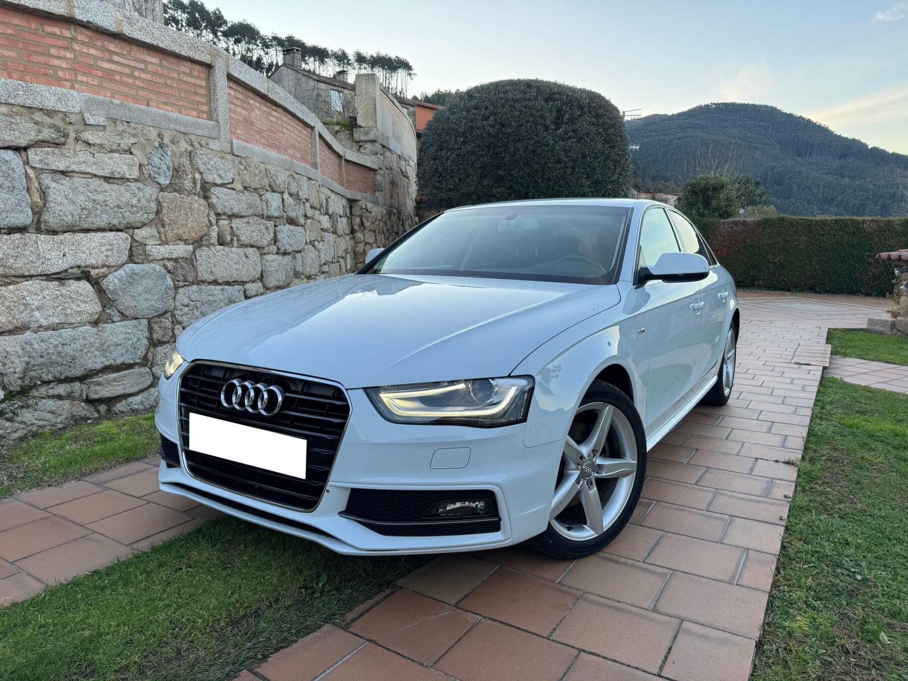 AUDI A4 SLINE