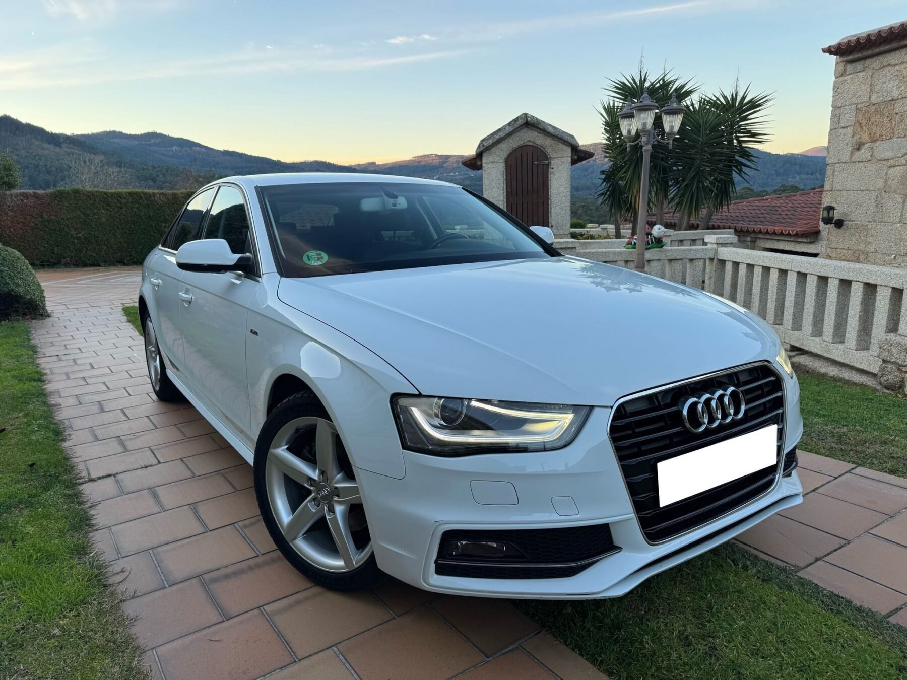 AUDI A4 SLINE
