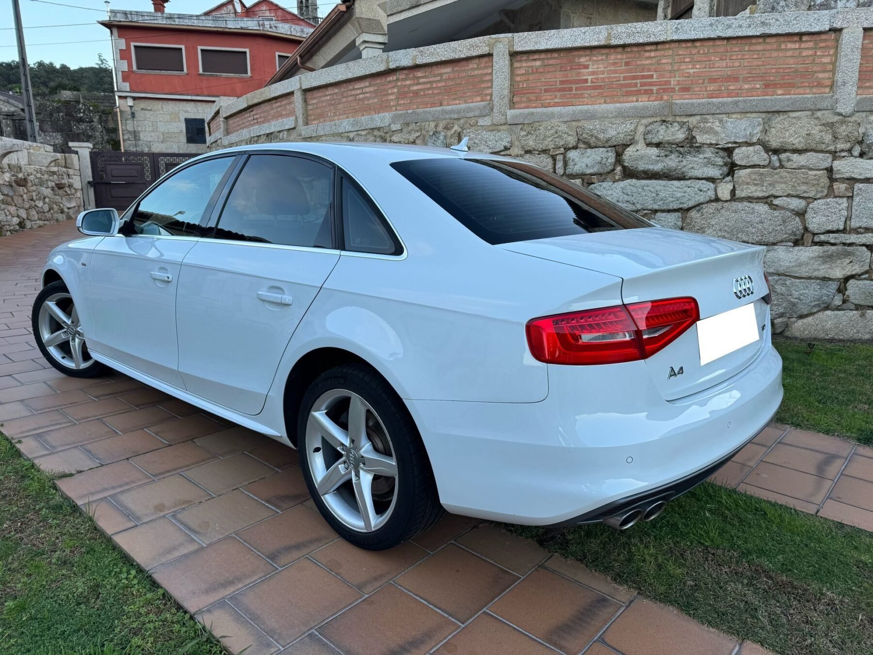 AUDI A4 SLINE