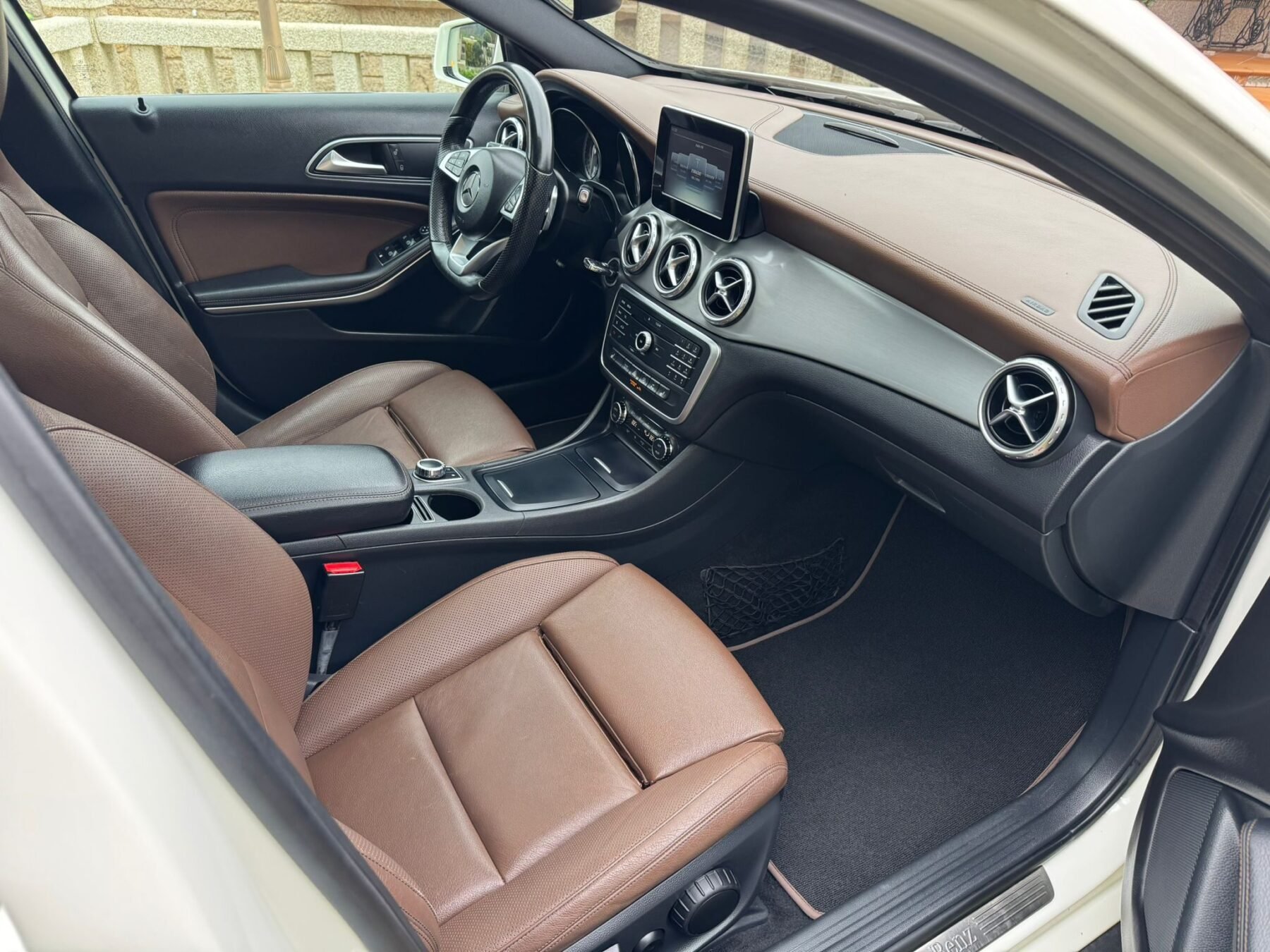 MERCEDES-BENZ GLA 220 AMG LINE 177CV