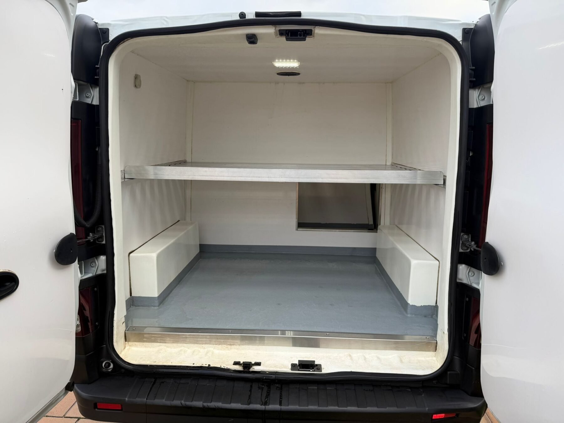 NISSAN NV 300 2.0 120CV