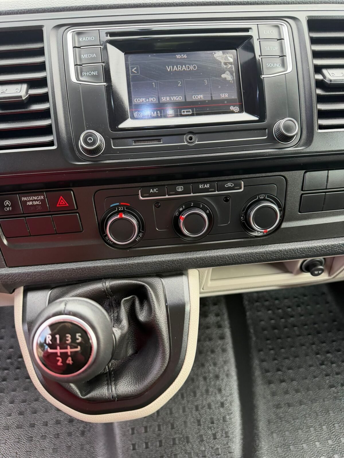 VOLKSWAGEN CARAVELLE 9 PLAZAS