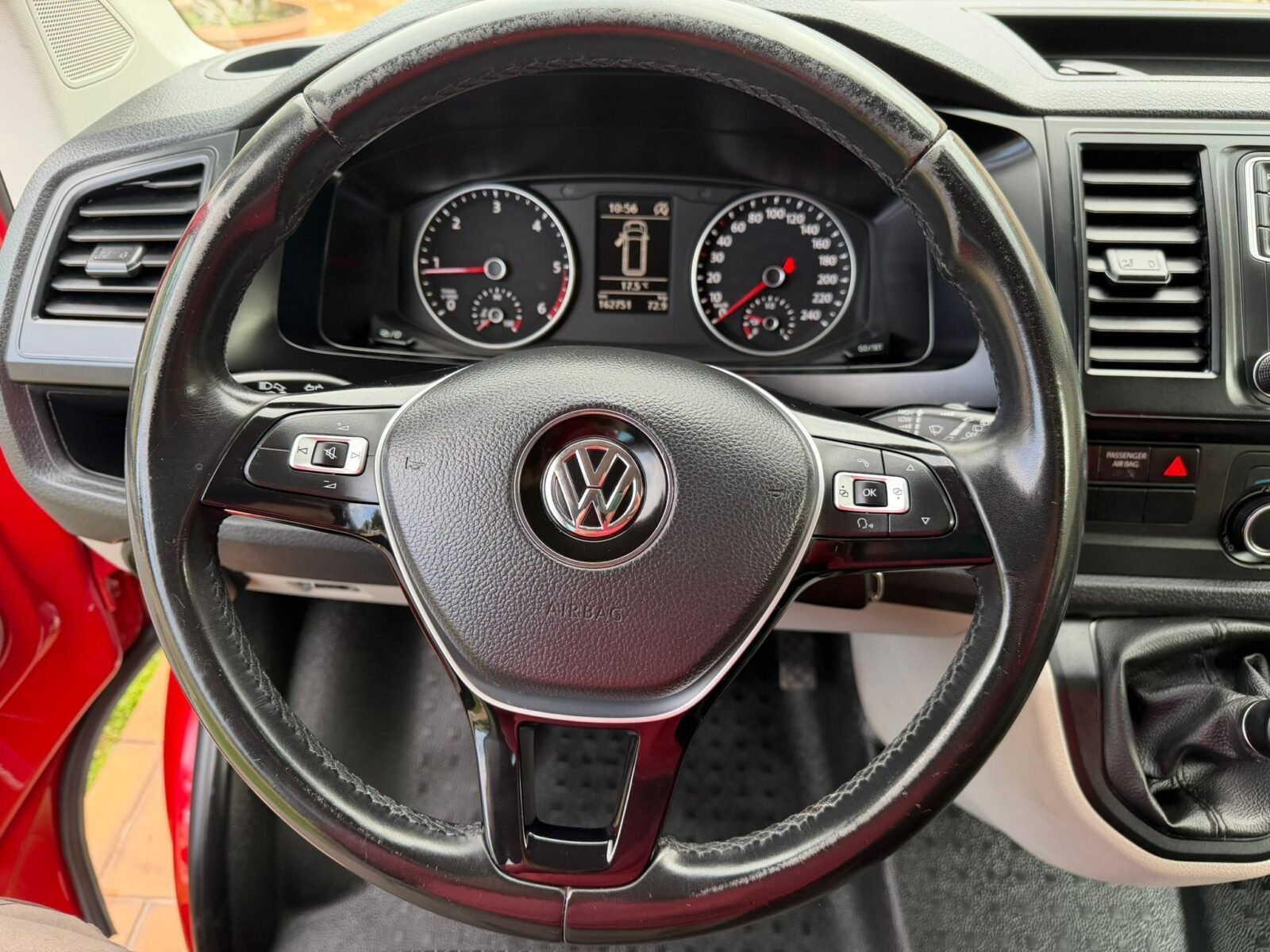 VOLKSWAGEN CARAVELLE 9 PLAZAS