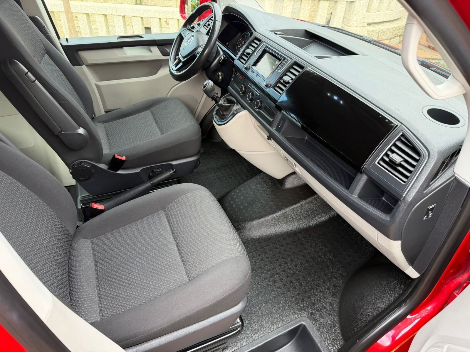 VOLKSWAGEN CARAVELLE 9 PLAZAS