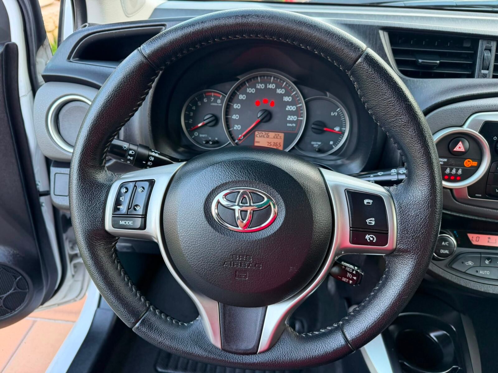 TOYOTA YARIS
