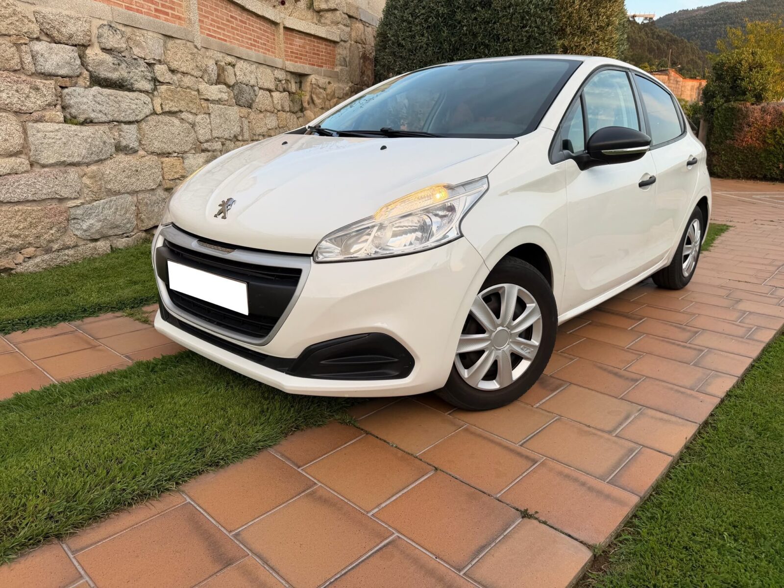 PEUGEOT 208 1.6 HDI