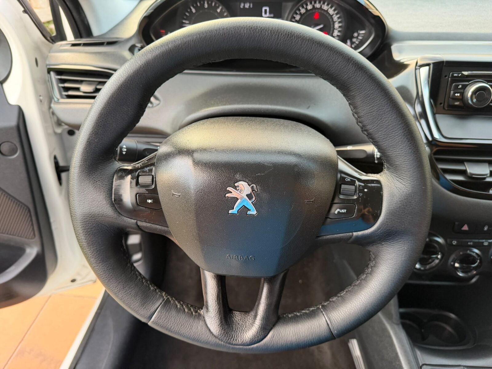 PEUGEOT 208 1.6 HDI