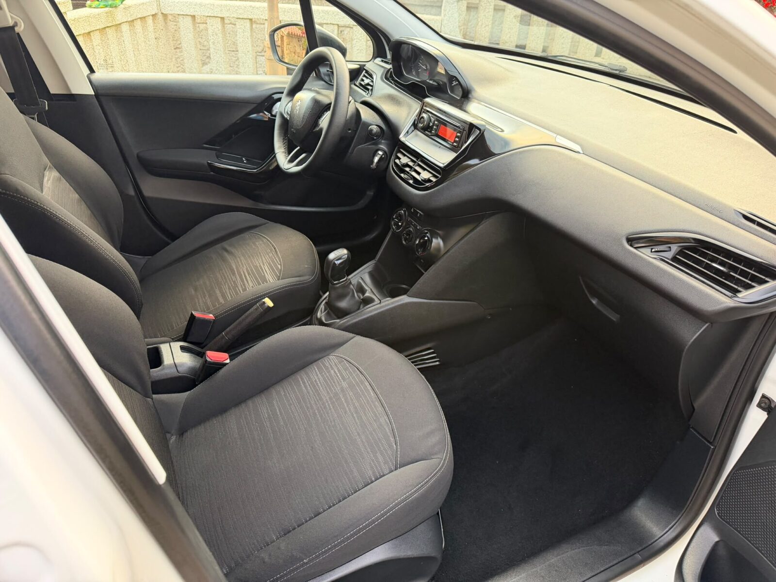 PEUGEOT 208 1.6 HDI