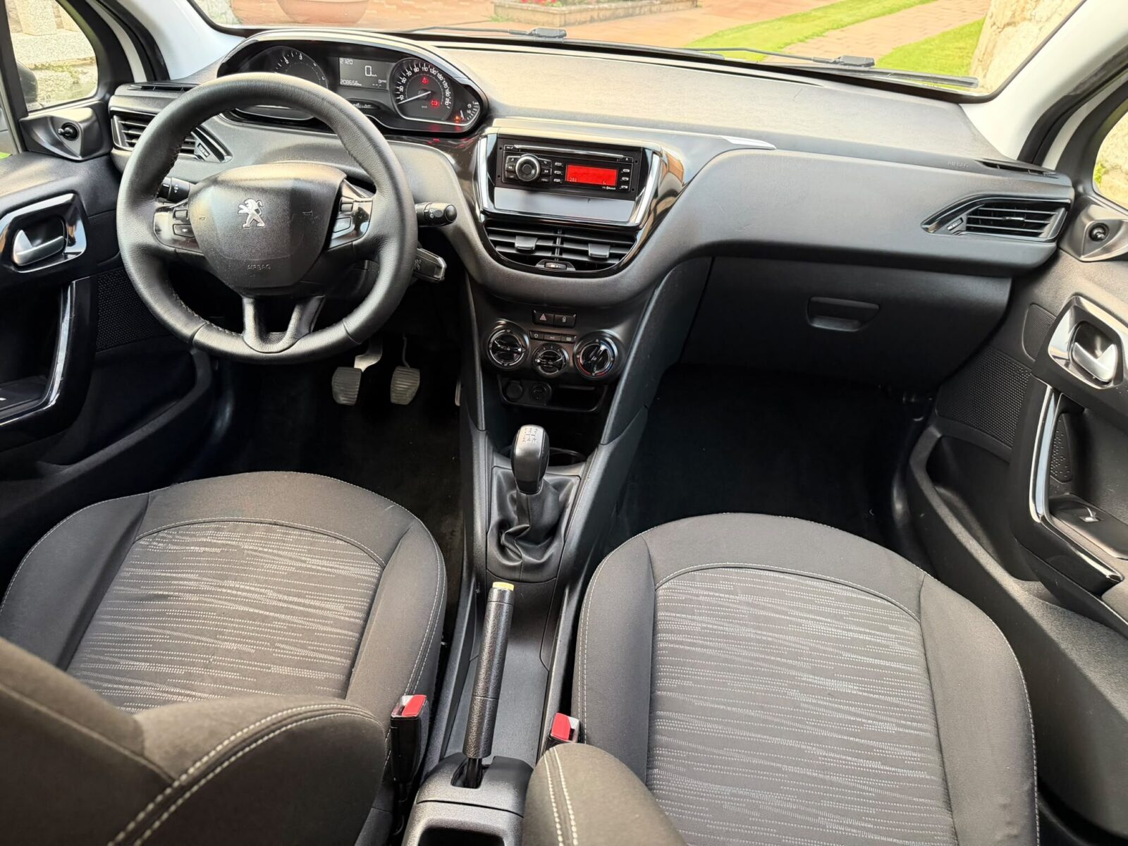 PEUGEOT 208 1.6 HDI