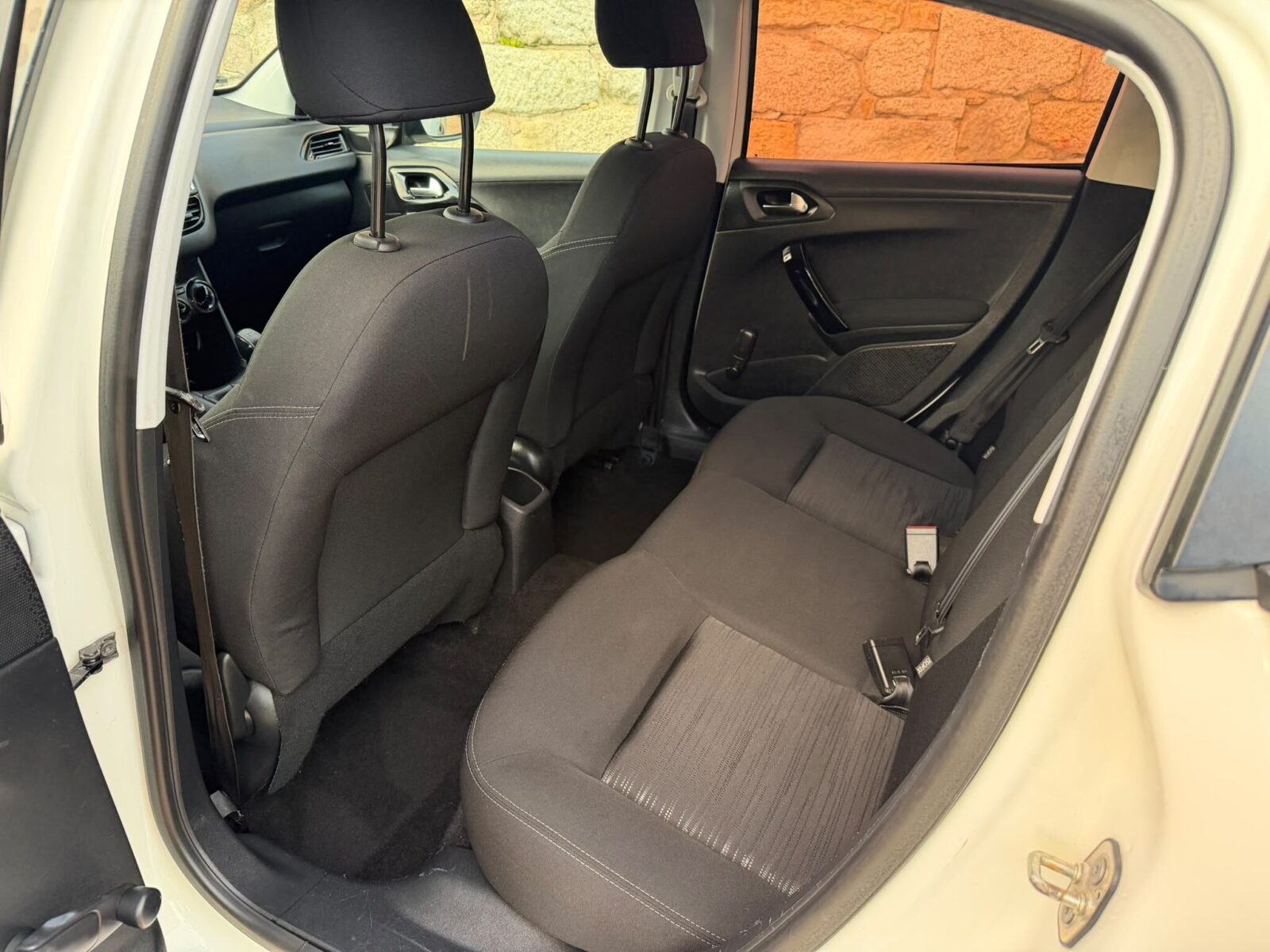 PEUGEOT 208 1.6 HDI