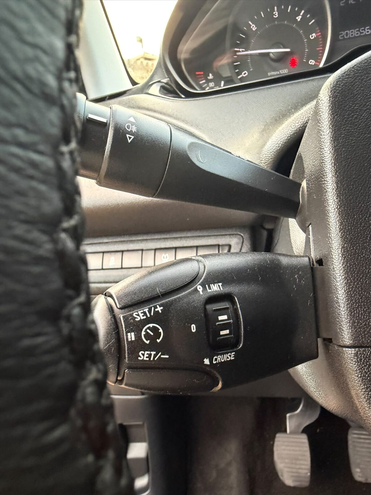 PEUGEOT 208 1.6 HDI